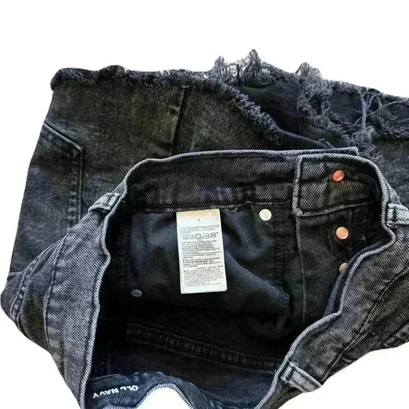 Women's Old Navy Black Distressed Jean Shorts Casual Beach Vacation Wear Size 0 - Picture 3 of 3